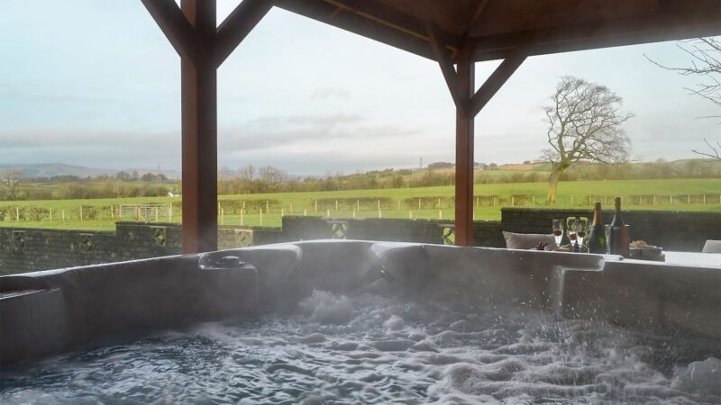 2 bedroom accommodation in Gateside, near Beith, cabin with a private hot tub