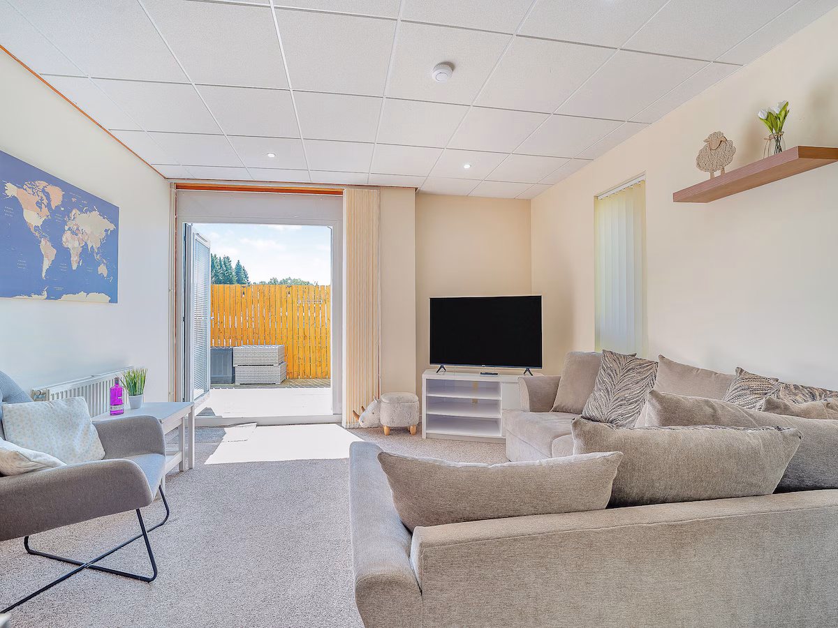 2 bedroom accommodation in Moffat, cabin with a private hot tub, photo 2