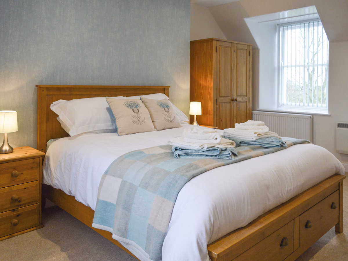 2 bedroom accommodation in Near Newton Stewart, cabin with a private hot tub, photo 7