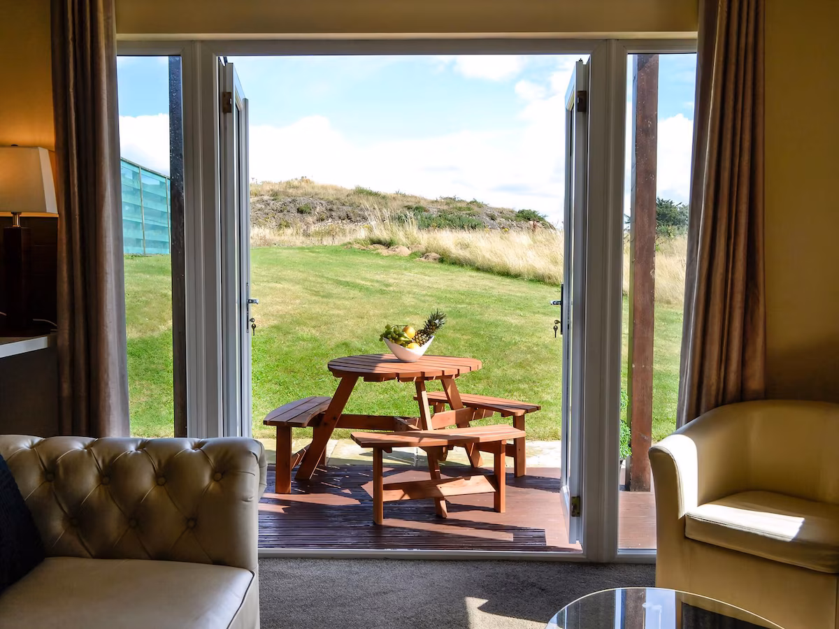 2 bedroom accommodation in Portpatrick, cabin with a private hot tub, photo 3
