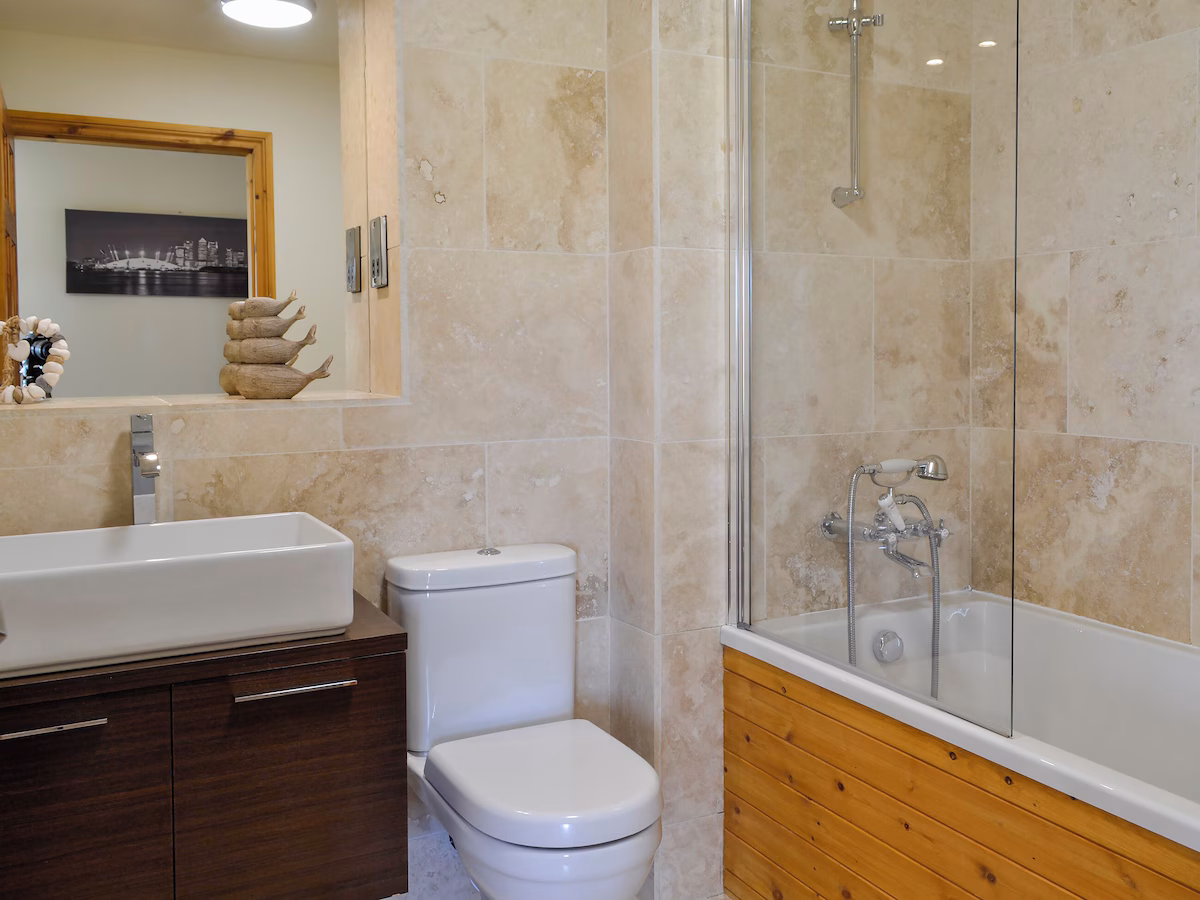2 bedroom accommodation in Portpatrick, cabin with a private hot tub, photo 5