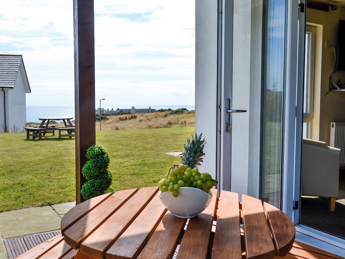 2 bedroom accommodation in Portpatrick, cabin with a private hot tub, photo 6