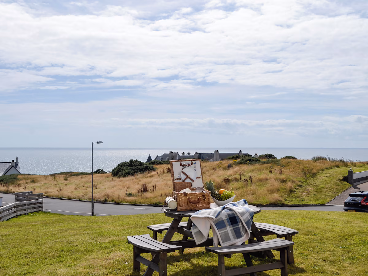 2 bedroom accommodation in Portpatrick, cabin with a private hot tub, photo 7