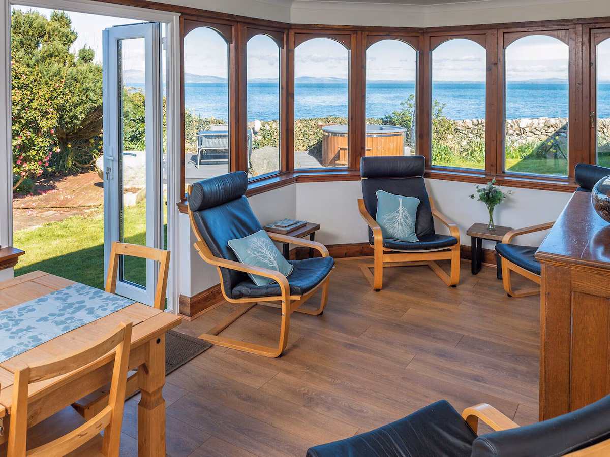 2 bedroom accommodation in Portyerrock, cabin with a private hot tub, photo 2