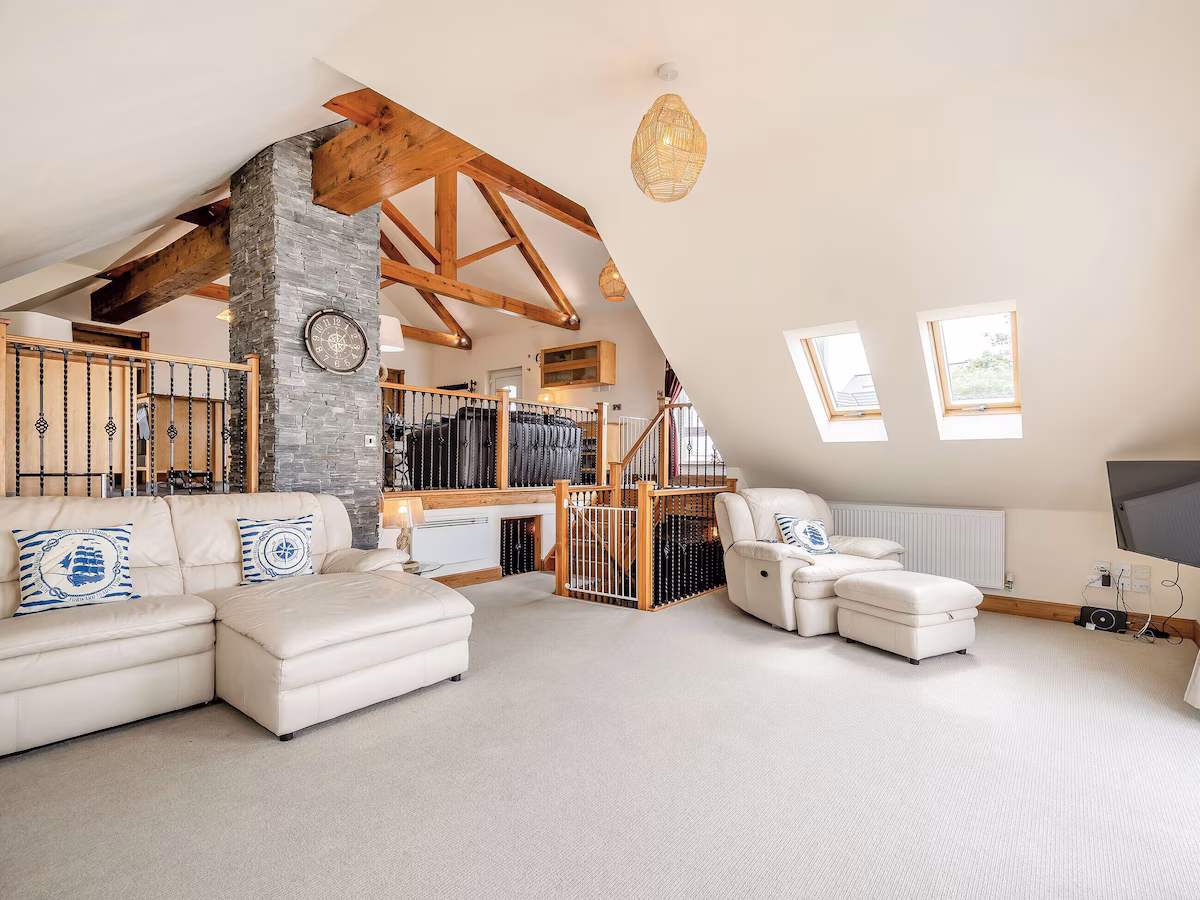 4 bedroom accommodation in Portpatrick, cabin with a private hot tub, photo 2