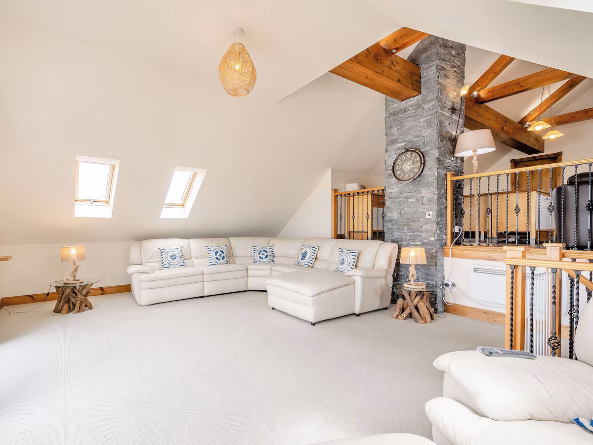 4 bedroom accommodation in Portpatrick, cabin with a private hot tub, photo 3