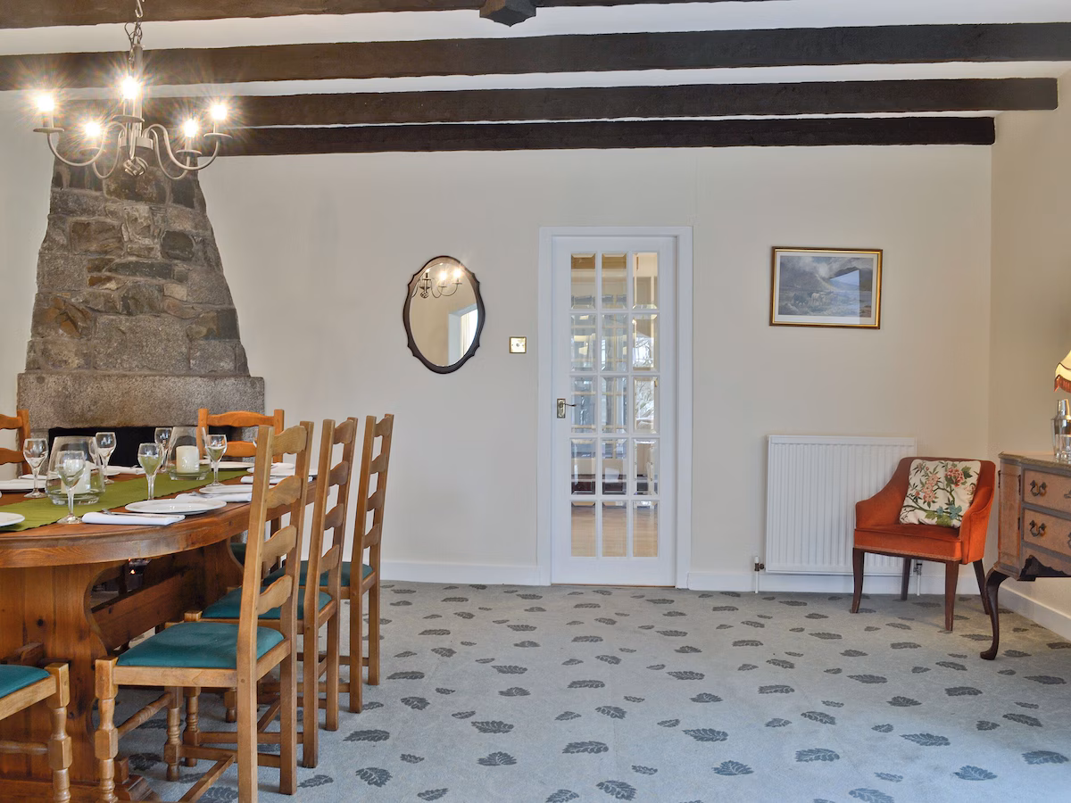 5 bedroom accommodation in Gatehouse of Fleet, cabin with a private hot tub, photo 4