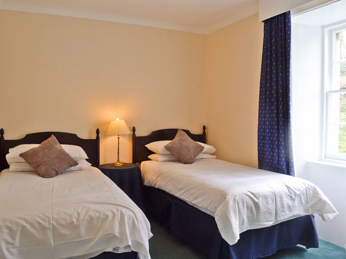 5 bedroom accommodation in Gatehouse of Fleet, cabin with a private hot tub, photo 8