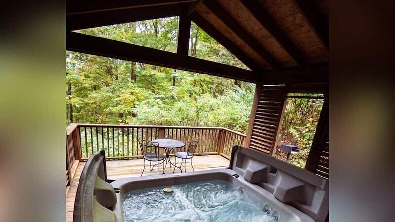 A-Frame #04 – Hocking Hills, cabin with a private hot tub