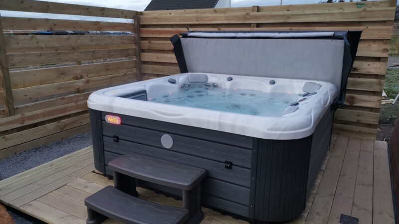 Achmeney Glamping Pod, cabin with a private hot tub