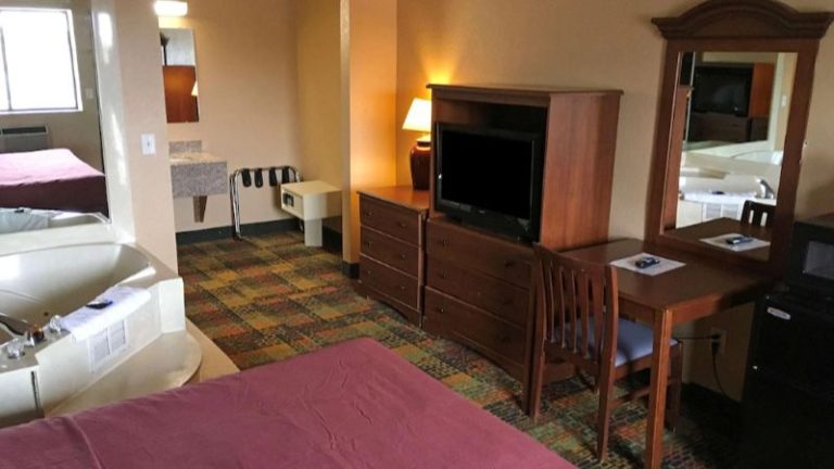 Americas Best Value Inn Livonia Detroit