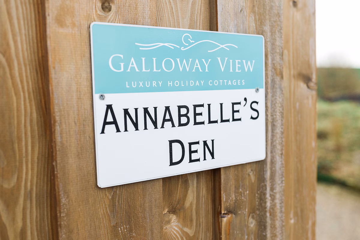 Annabelles Den, cabin with a private hot tub, photo 8