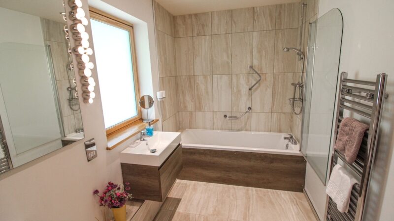Appletree Cottage, cabin with a private hot tub