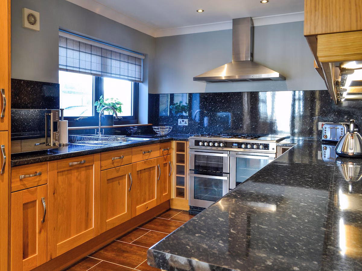 Ashgrove – Seascape Cottages, Southerness, near Dumfries, cabin with a private hot tub, photo 4