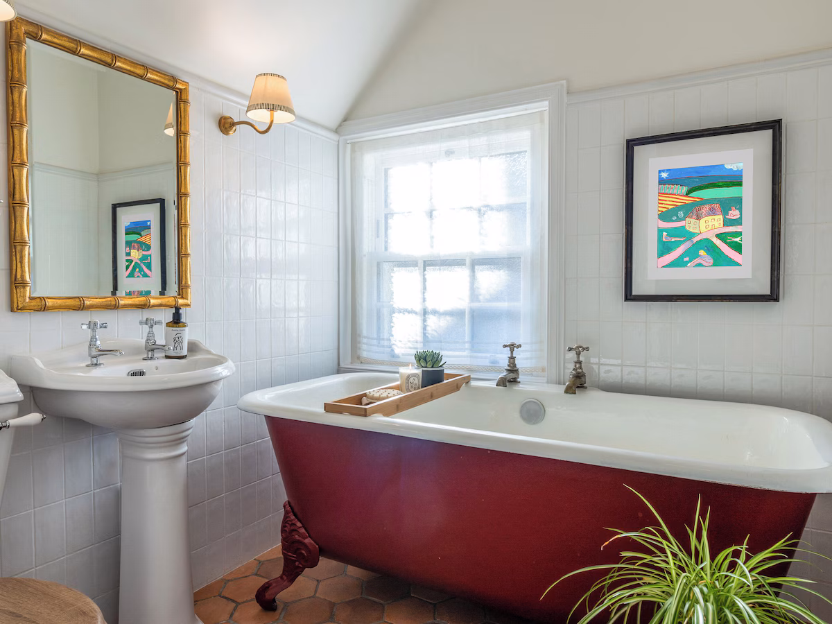 Auchengool House, cabin with a private hot tub, photo 4