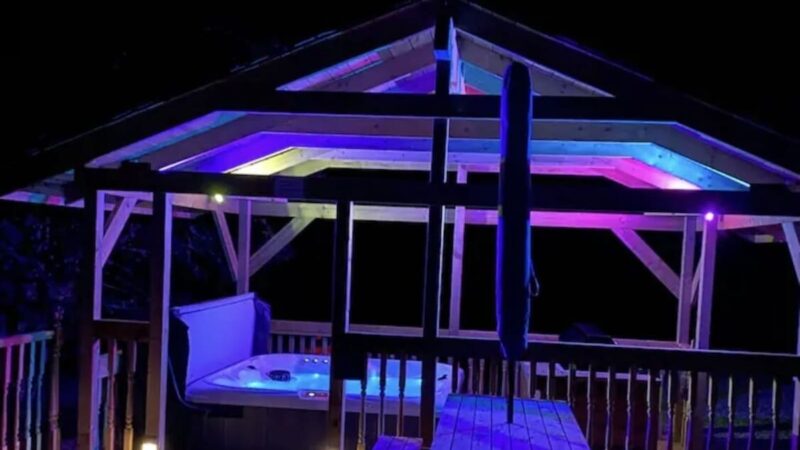 Balintombuie Holiday Home, cabin with a private hot tub