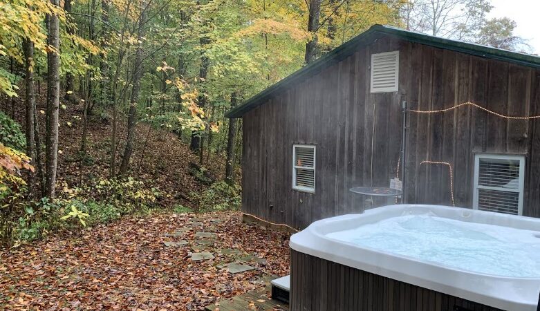 Oak-sided Cabin, cabin with a private hot tub