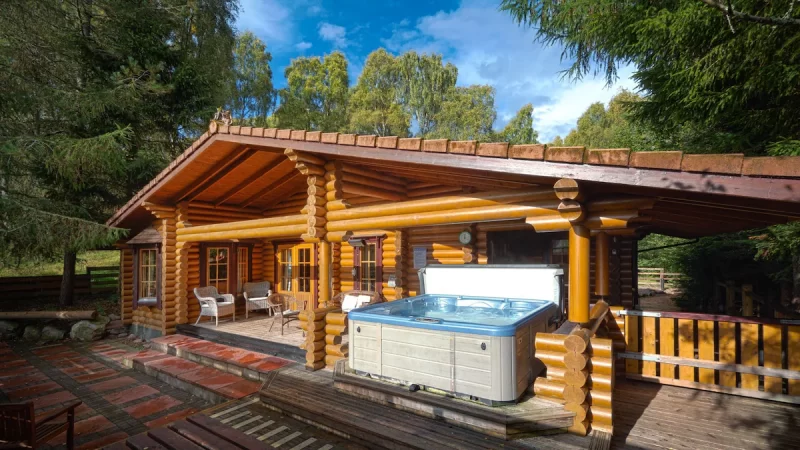 Beaver Creek Lodge, cabin with a private hot tub