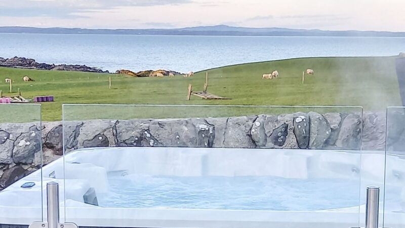 Bel-Mar, Whithorn, near Newton Stewart, cabin with a private hot tub, photo 1
