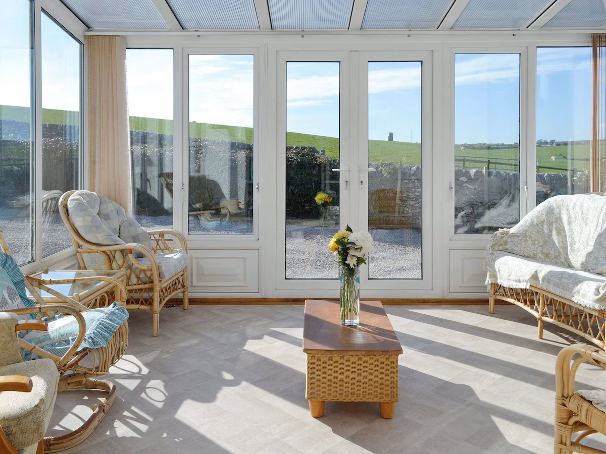 Bel-Mar, Whithorn, near Newton Stewart, cabin with a private hot tub, photo 3