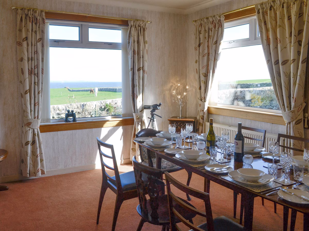Bel-Mar, Whithorn, near Newton Stewart, cabin with a private hot tub, photo 5