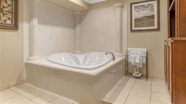 Best Western Plus Monica Royale Inn & Suites