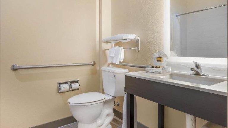 Best Western Plus Monica Royale Inn & Suites