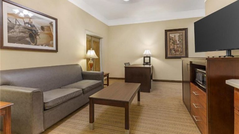 Best Western Plus Monica Royale Inn & Suites