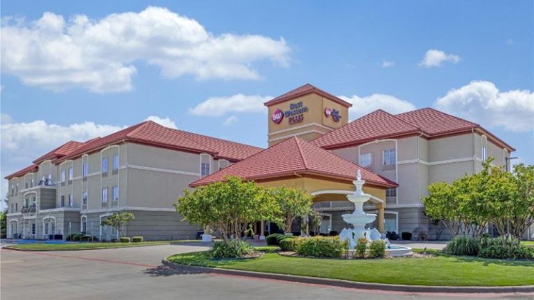 Best Western Plus Monica Royale Inn & Suites