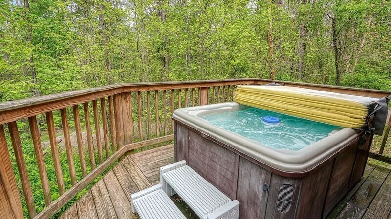 Blue Rose Cabins – Overlook Cabin, cabin with a private hot tub