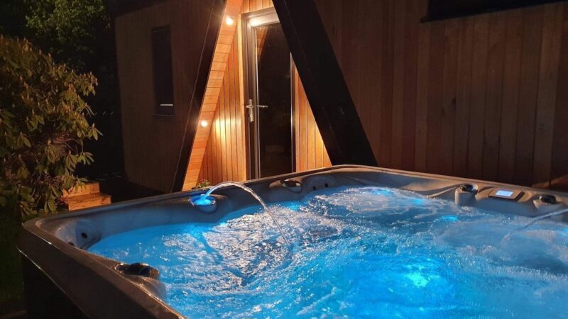 Cabin-Apartment-Private Bathroom-Countryside view, cabin with a private hot tub