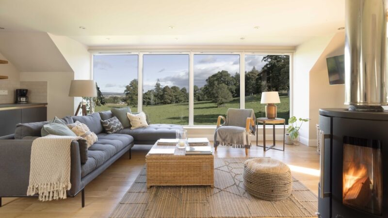 Charming 2 bedroom property in Central Scotland, cabin with a private hot tub