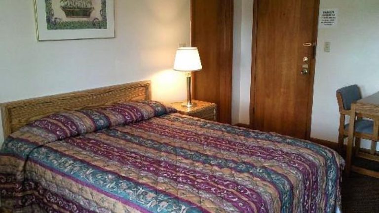 Colonial Inn Motel