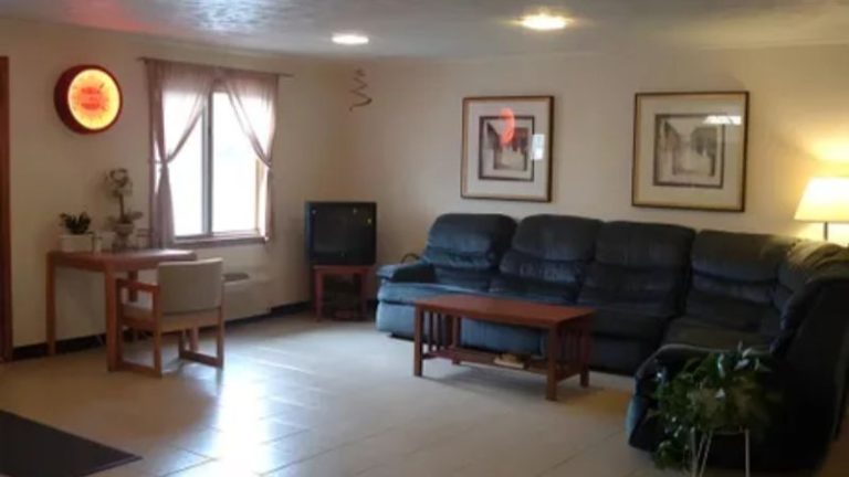 Colonial Inn Motel