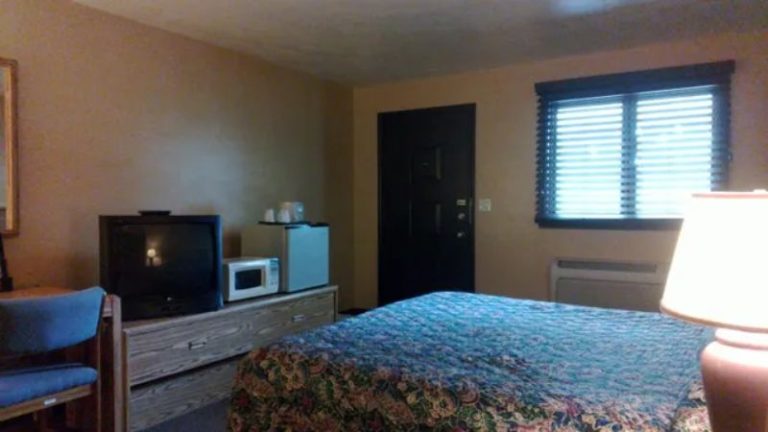 Colonial Inn Motel