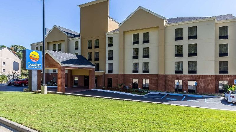 Comfort Inn & Suites Dalton West, room with private jacuzzi, photo 5