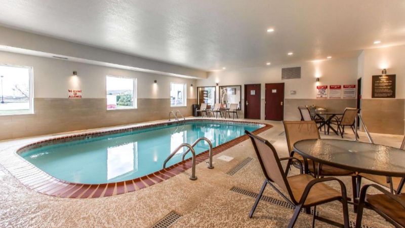 Comfort Suites Mattoon, room with private jacuzzi, photo 6