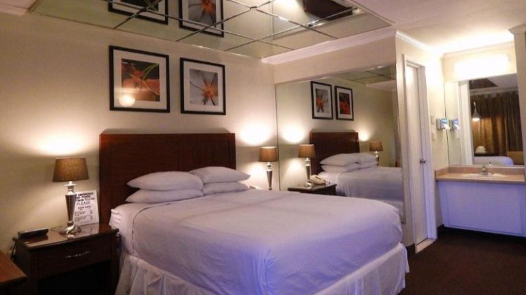 Commack Motor Inn
