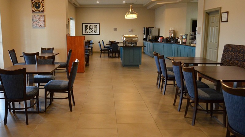 Country Inn & Suites by Radisson, Baltimore Air, room with private jacuzzi, photo 5