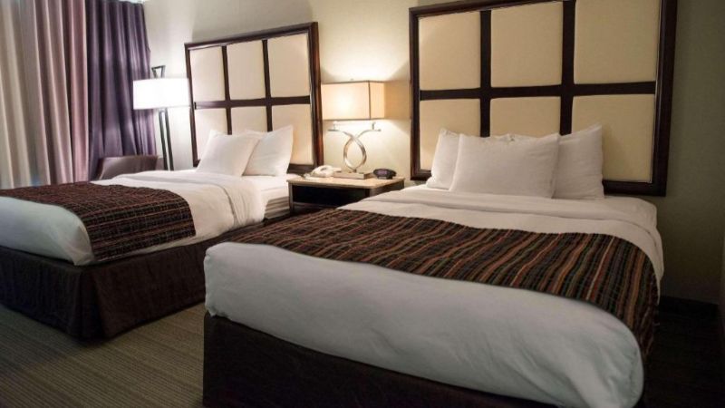 Country Inn & Suites by Radisson, Effingham, IL, room with private jacuzzi, photo 3
