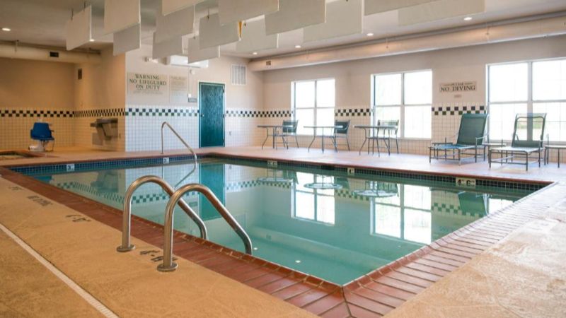 Country Inn & Suites by Radisson, Effingham, IL, room with private jacuzzi, photo 6
