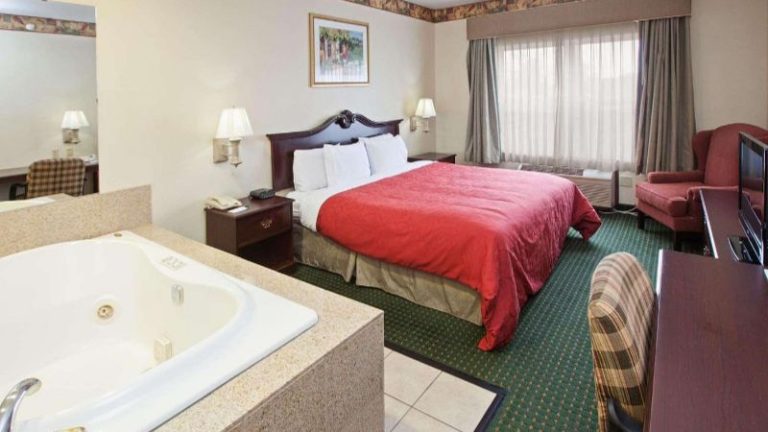 Country Inn & Suites by Radisson, Elkhart North, IN