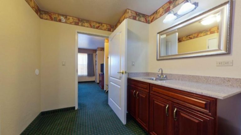 Country Inn & Suites by Radisson, Elkhart North, IN