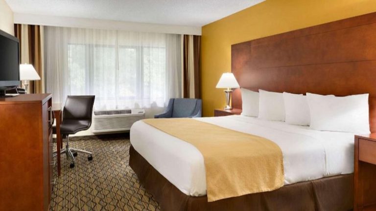 Country Inn & Suites by Radisson, Mishawaka, IN