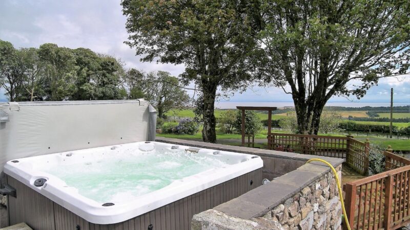 Criffel Glen, cabin with a private hot tub, photo 1