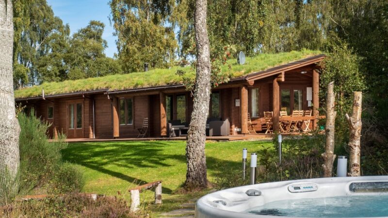 Croft Kincardine, cabin with a private hot tub