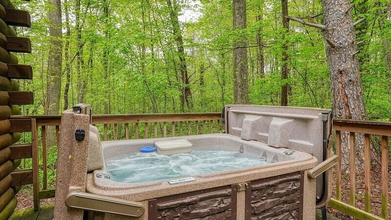 Cupids Cabin, cabin with a private hot tub