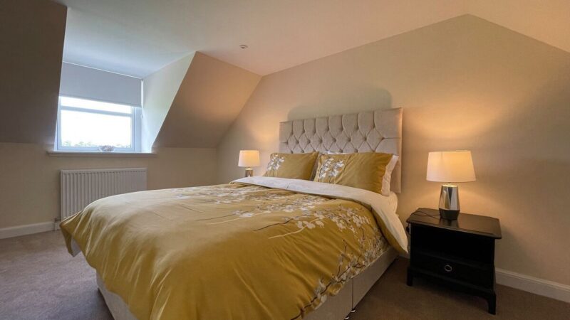 Darris Farmhouse, Scaniport, cabin with a private hot tub