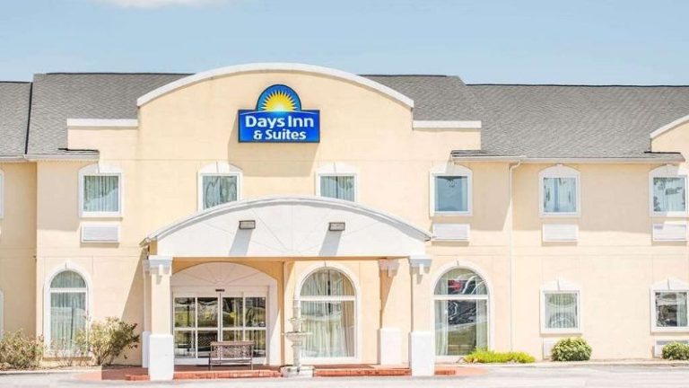 Days Inn & Suites by Wyndham Swainsboro