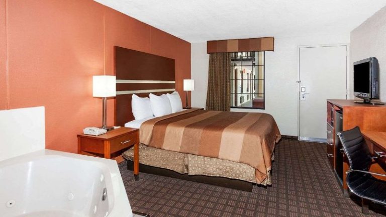Days Inn by Wyndham Dalton